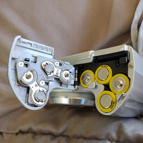 Canon PowerShot A630 Camera - Picture 2 of 16